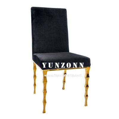Elegante banchetto in velluto nero con gambe di bambù