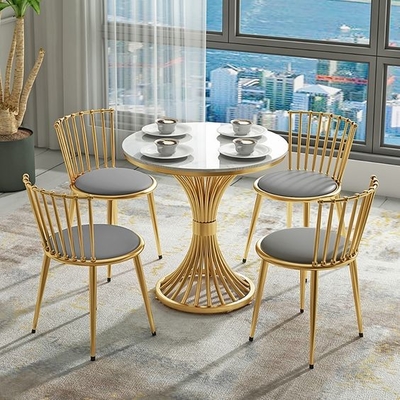 Tavolo da tè elegante con base metallica La combinazione perfetta di stile e funzione