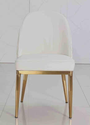 Il tessuto bianco del velluto ha riempito la struttura semplice di acciaio inossidabile dell'oro di serie delle sedie della sala da pranzo