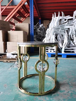 L'oro ha placcato il metallo di lusso Crystal Ball Round Corner Table del lato di acciaio inossidabile della luce di marmo della Tabella