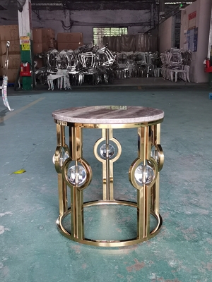 L'oro ha placcato il metallo di lusso Crystal Ball Round Corner Table del lato di acciaio inossidabile della luce di marmo della Tabella