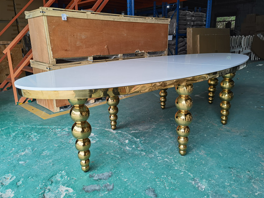 Il ricevimento nuziale ovale di stile di banchetto delle Tabelle di banchetto di nozze del MDF presenta le gambe della palla dell'oro degli ss
