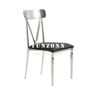 Buon prezzo Poltrona da pranzo a schiena alta di velluto nero a ciuffo Gambe in acciaio inossidabile Hotel Evento Sala da pranzo Poltrone mobili SS in linea