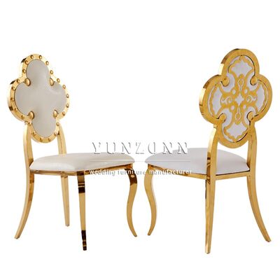 qualità Sedia di lusso per matrimoni in hotel con design a quadrifoglio sul retro, finitura oro lucido per cerimonia di matrimonio fabbrica