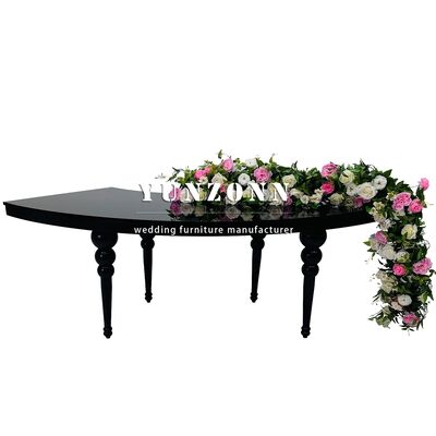 Prezzo buono Grande tavolo da matrimonio a mezzaluna serpentino in metallo nero per sala banchetti in linea