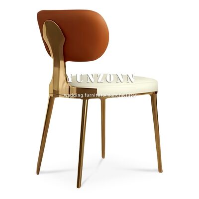 Prezzo buono Sedie di lusso per eventi nuziali, design moderno, noleggio per feste, sedie in pelle marrone con cuscino in acciaio inossidabile e oro in linea