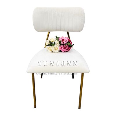 Prezzo buono Sedia da pranzo di lusso con gambe in metallo dorato, schienale morbido, imbottita in tessuto di velluto per hotel, caffetterie, matrimoni, uso esterno in linea