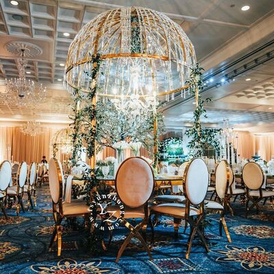 Prezzo buono Modern Luxury Crystal Dome Tavolo da pranzo In acciaio inossidabile Cornice metallo Alberghi matrimoni Ristoranti all'aperto Banchetti in linea